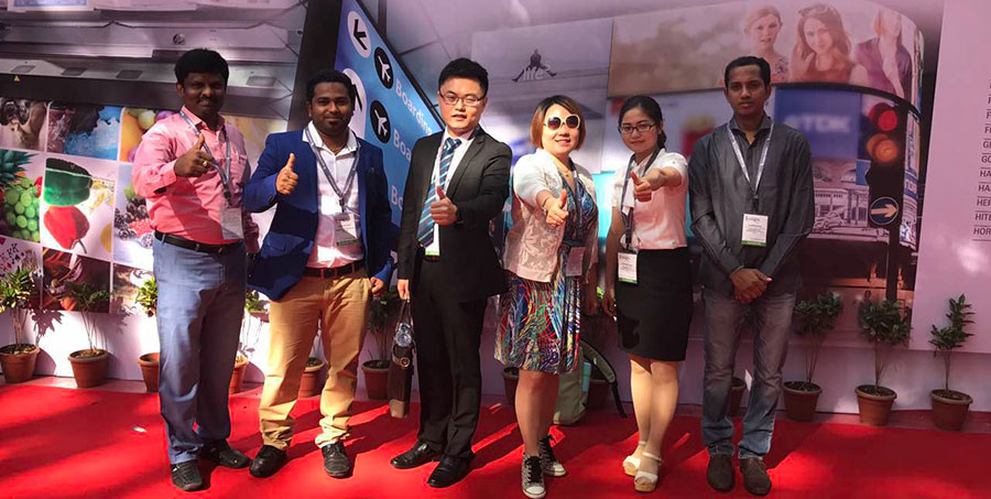 多宝电竞家人在印度的展览会