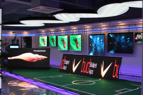 追赶、超越！多宝电竞小间距LED显示屏渠道量产春天即将来临！