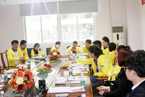 多宝电竞创始人龙平芳女士同阿里巴巴上海浦东VIP客户进行分享互动