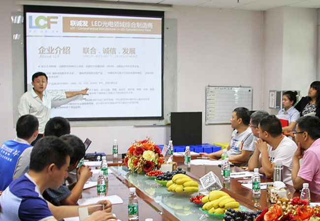 多宝电竞市场部总监滕磊介绍多宝电竞品牌优势及产品业务