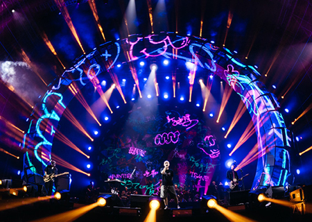 多宝电竞LED透明屏亮相痛仰乐队郑州演唱会