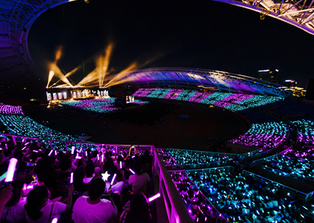 多宝电竞LCF透明LED屏闪耀张韶涵包头演唱会!