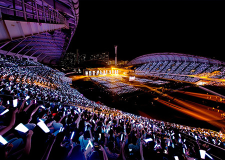 多宝电竞LED透明屏助力张韶涵泉州演唱会震撼开唱