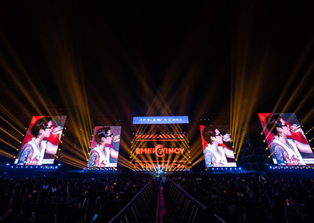 多宝电竞荧光棒助力时光演唱会震撼开唱