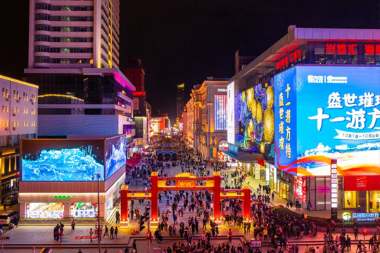 LED室外大屏：点亮城市公共空间的视觉巨擘